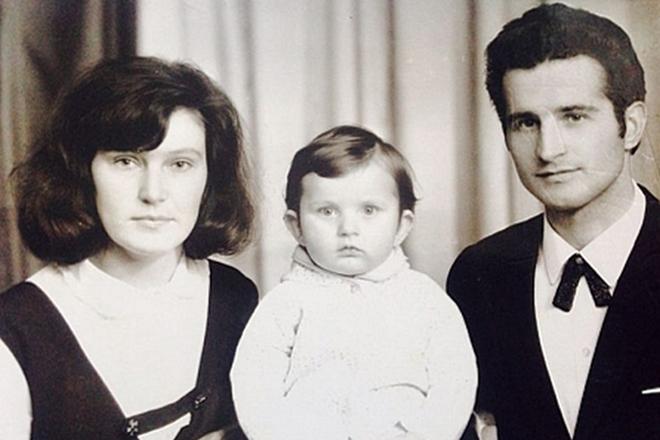 Маленький Андрій Кузьменко з батьками / фото 24smi.org