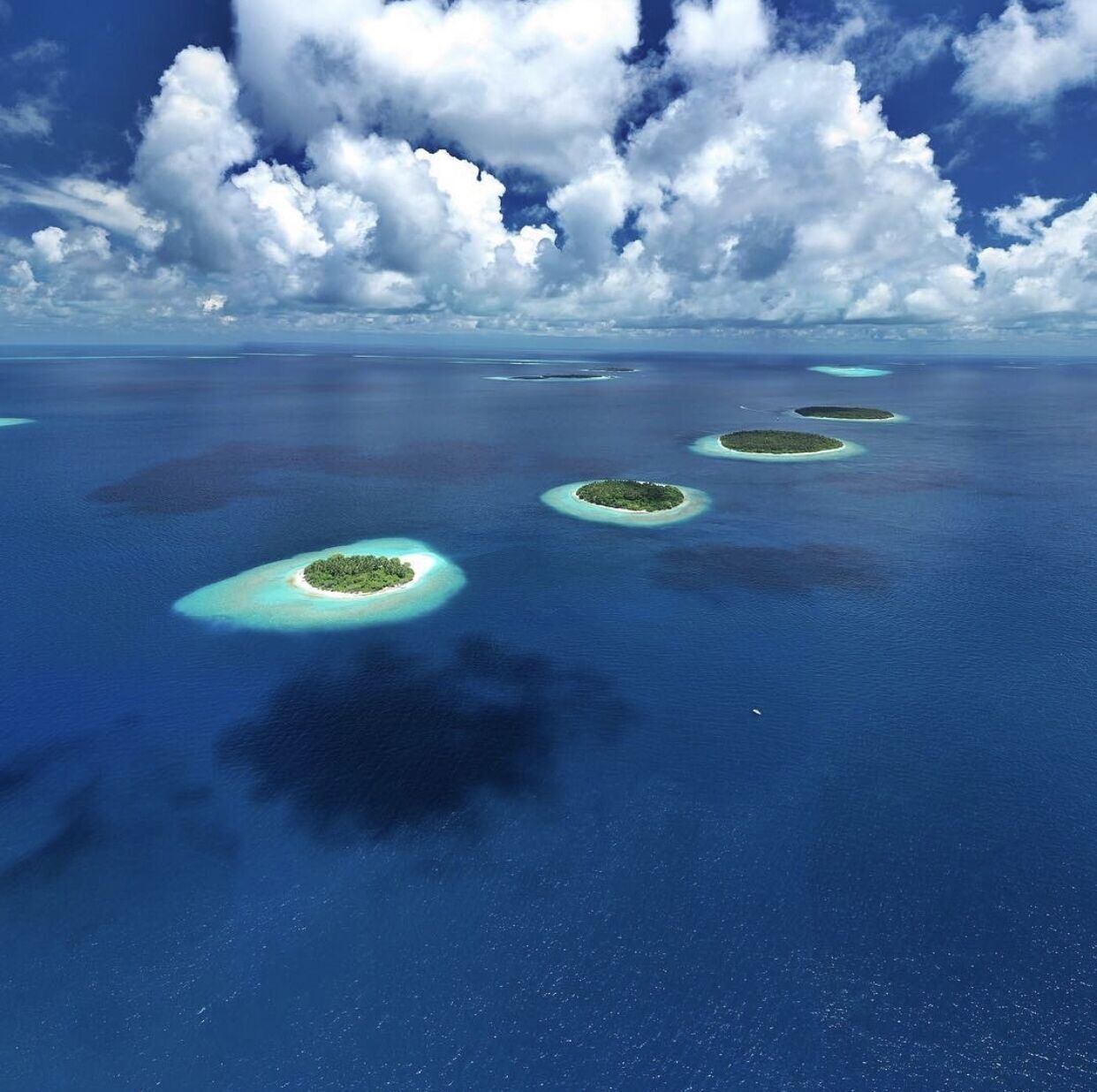 Оптична ілюзія з островами, що "летять"