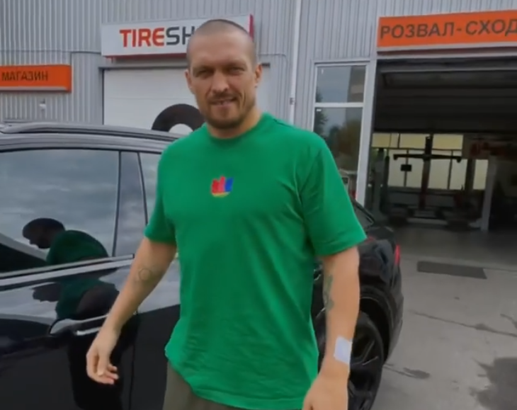 Олександр Усик купив Audi RS Q8.