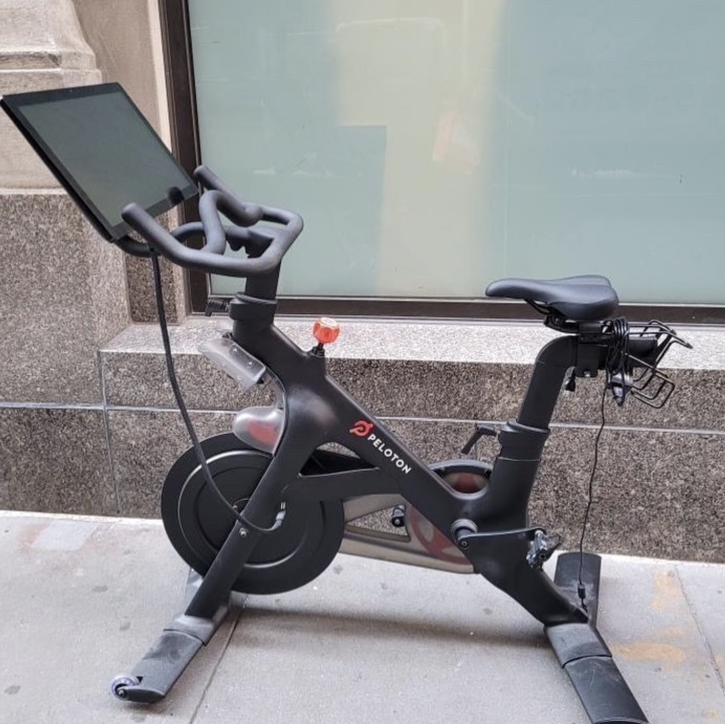 У Нью-Йорку на вулиці залишили велотренажер