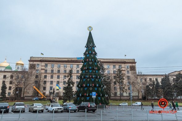 Ялинку в Дніпрі незвично прикрасили