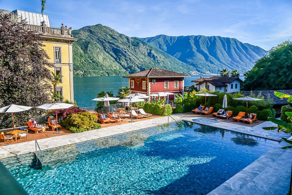 Готель Grand Hotel Tremezzo розташований на озері Комо в Італії.