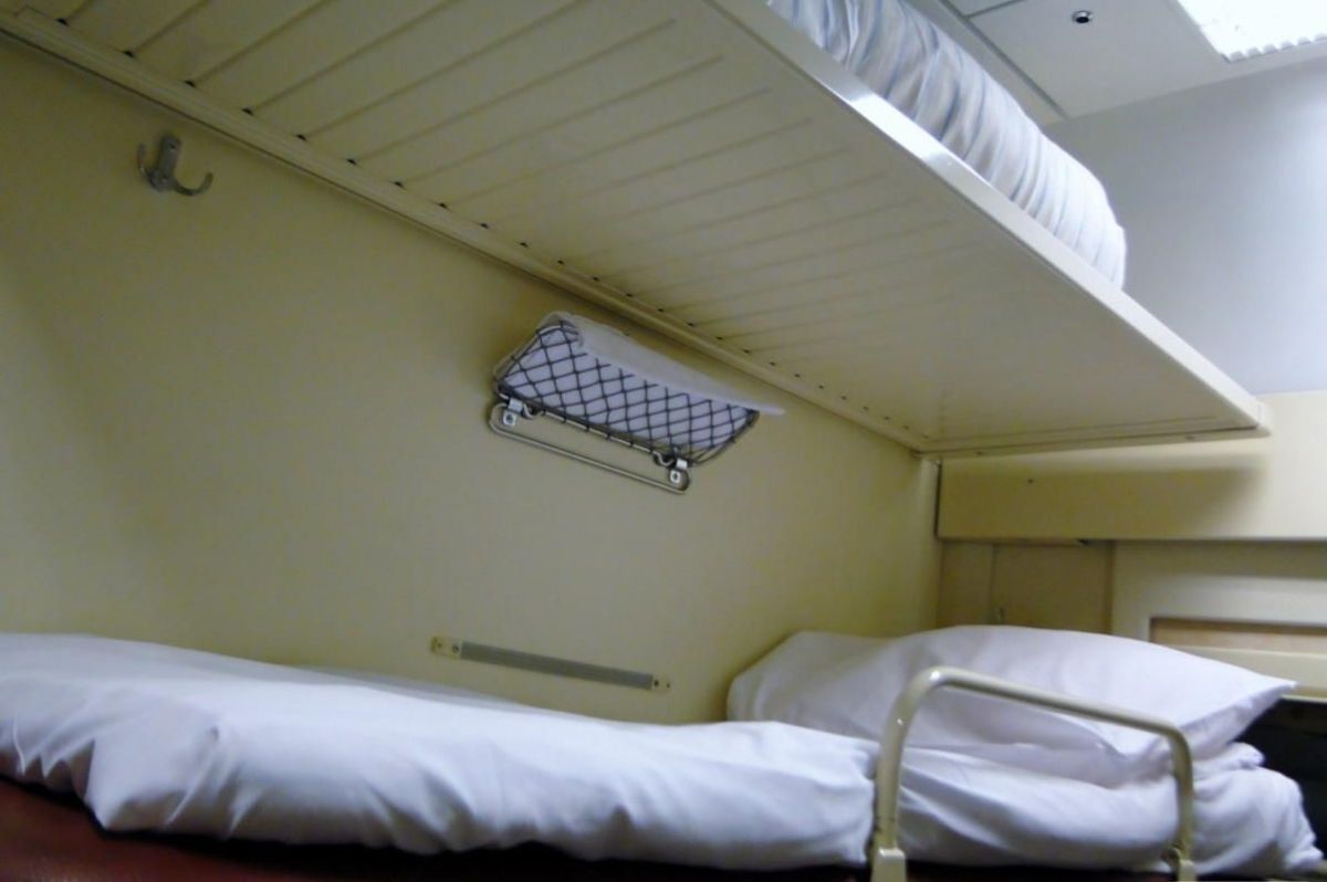 Провідник може застелити ліжко пасажира спального вагона