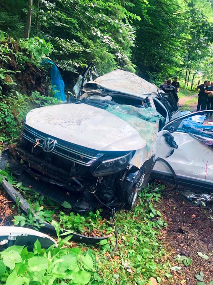 У Яремчі "Volkswagen Tiguan" злетів в обрив – 4 загиблих 1