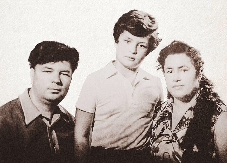 Дитяче фото Петра Порошенка з батьками