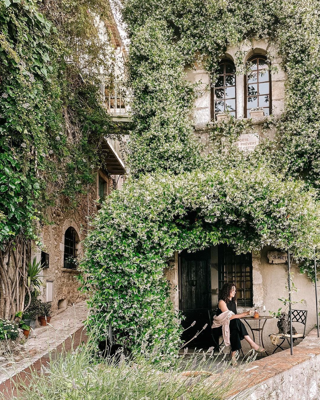 Сен-Поль-де-Ванс – середньовічне містечко у Франції, яке давно перетворилося на галерею мистецтв