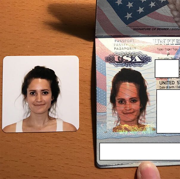Дівчина отримала новий паспорт