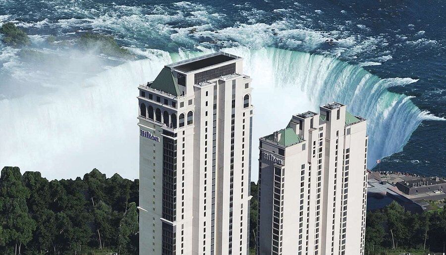 Готель Hilton Niagara Falls/Fallsview Hotel and Suites розташований у місті Онтаріо, Канада.