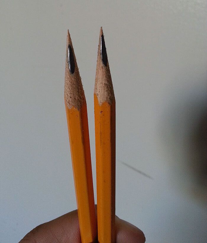 Олівець заточується тільки з одного боку.