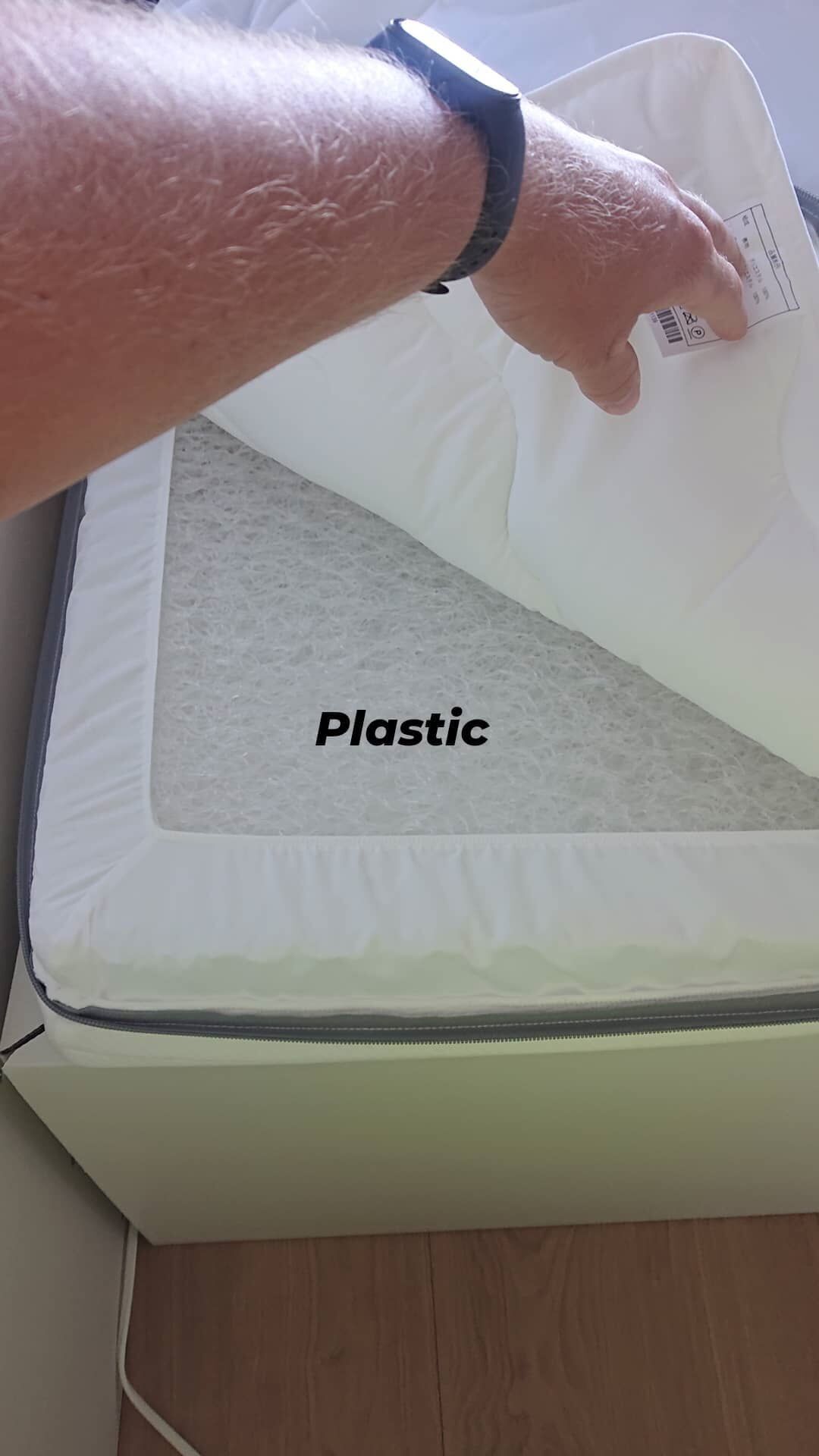 Українець Гунбін показав "пластикове" ліжко на ОІ в Токіо.