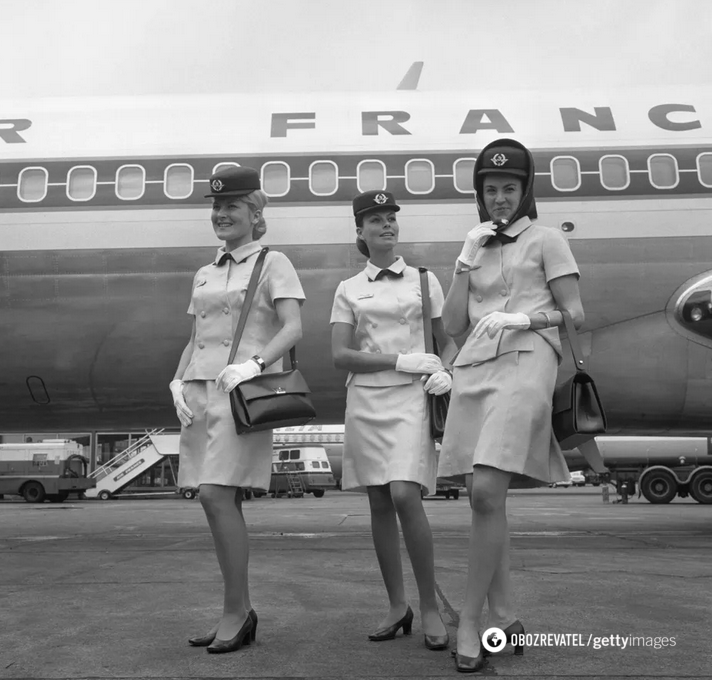 Три стюардеси Air France в лондонському аеропорту Хітроу в 1969 році.
