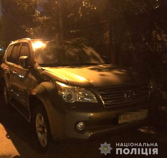 У Києві викрали Lexus за допомогою евакуатора (фото)