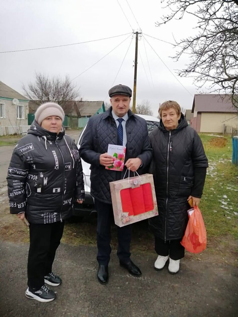 Матерям ліквідованих на війні в Україні росіян влада Курської області подарувала рушники 01