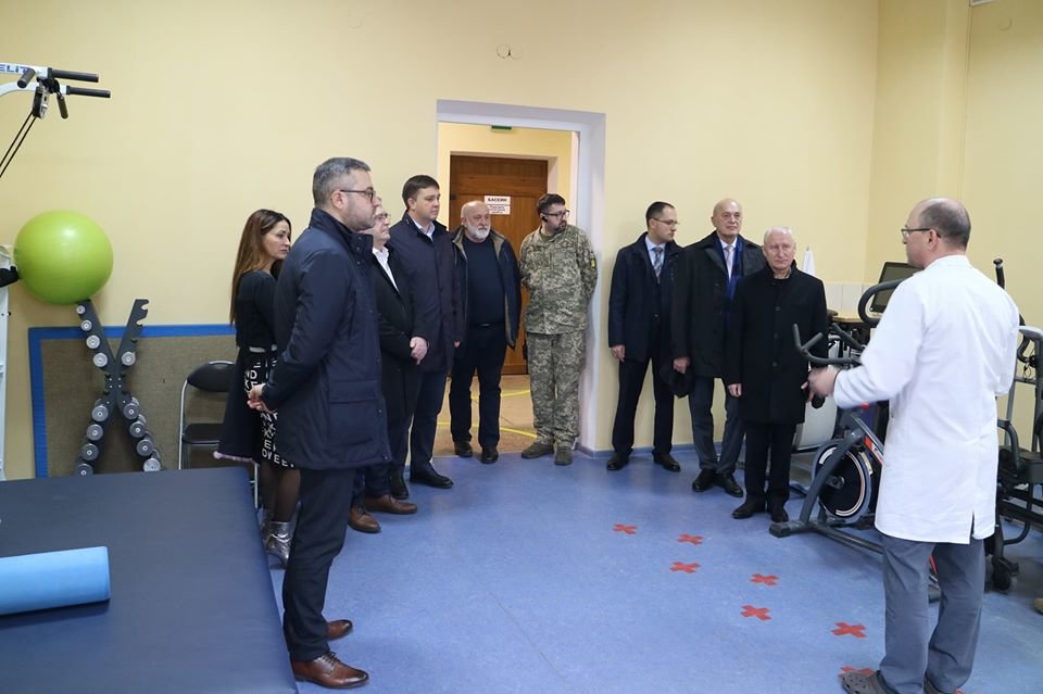 Львівські судді відмовились від корпоративу і допомогли військовому госпіталю