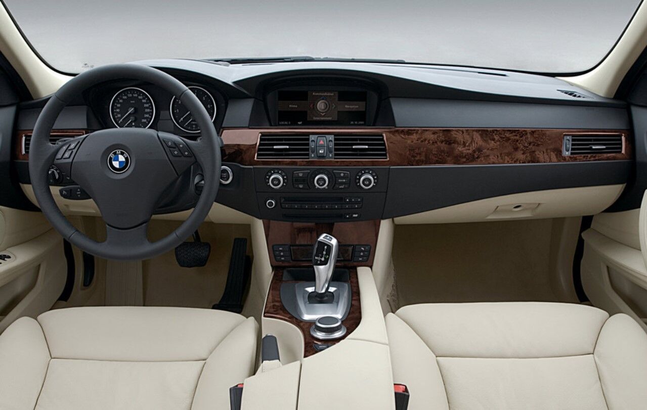 На ринку вживаних авто багато пропозицій із продажу BMW E60