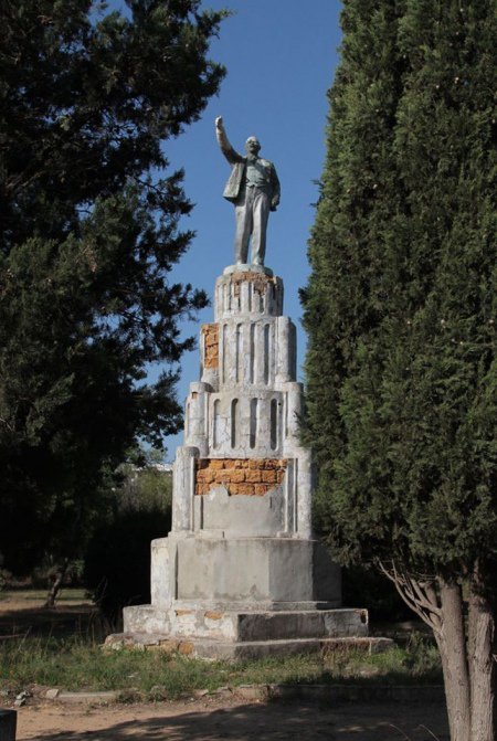 У Євпаторії розвалився пам'ятник Леніну