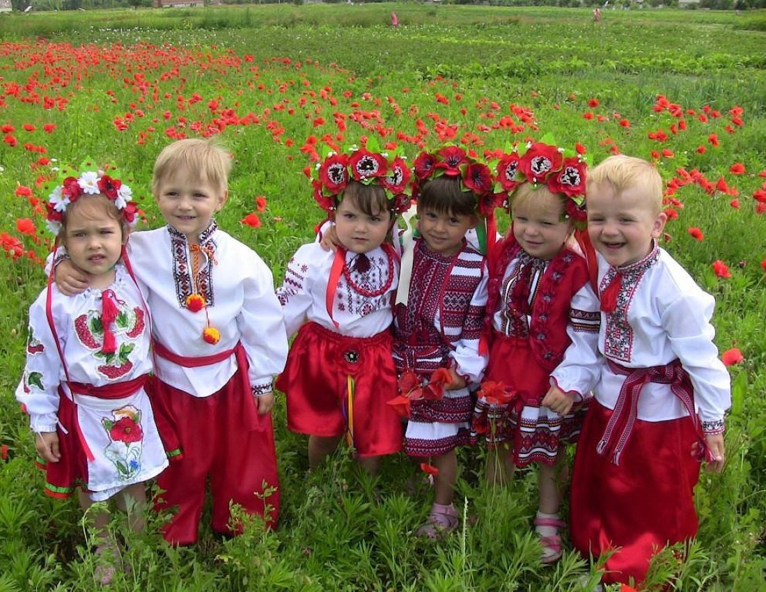 Украинские дети в вышиванках