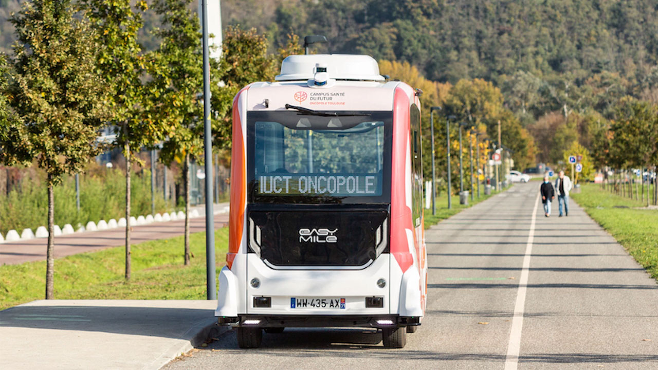 Для сміливих: перша країна в Європі випустила на дороги автобус без водія