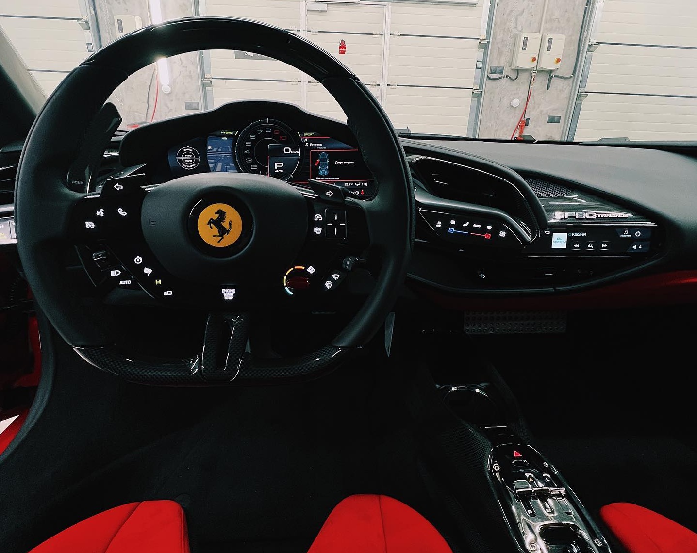 Відомий український айтішник купив собі суперкар Ferrari за 1 млн доларів
