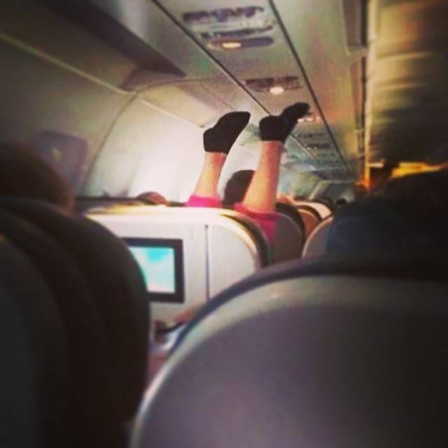 Як поводять себе некультурні пасажири літаків. Фото від стюардеси - 13