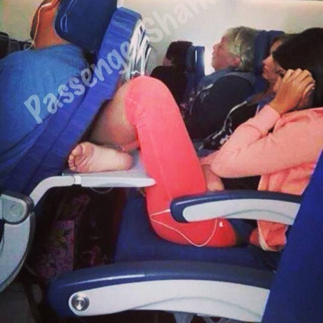 Як поводять себе некультурні пасажири літаків. Фото від стюардеси - 14