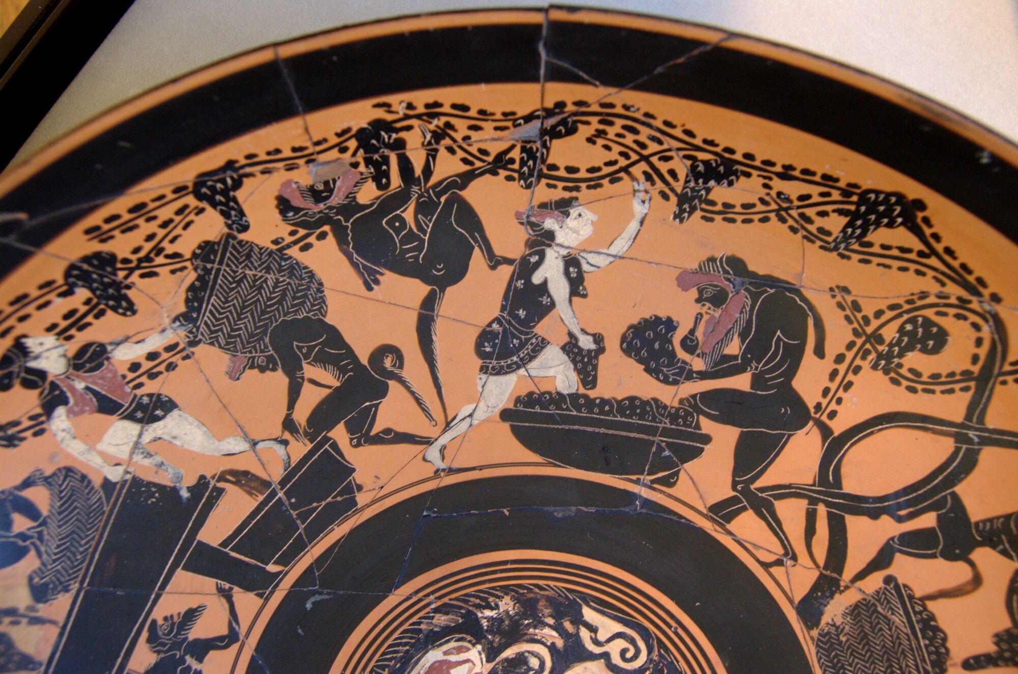 У Стародавній Греції Новий рік присвячувався богу виноробства Діонісу