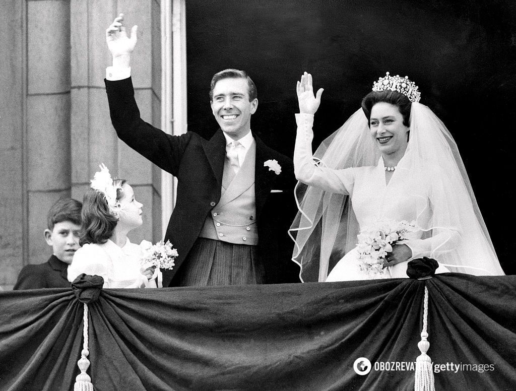 У 1960 році принцеса Маргарет і фотограф Ентоні Армстронг-Джонс справили весілля.