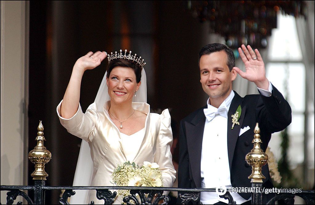 Попри заборону королівської родини, Марта-Луїза та Арі Бен у 2002 році справили весілля.