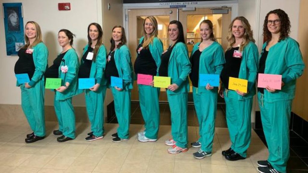 Дев'ять медсестер пологового відділення завагітніли одночасно (фото)
