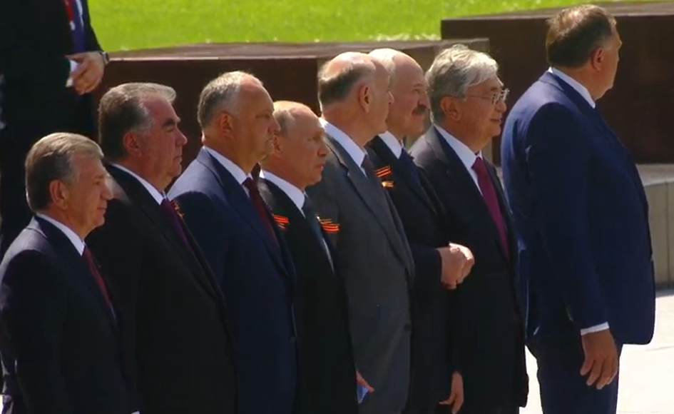Путін із лідерами інших країн на параді