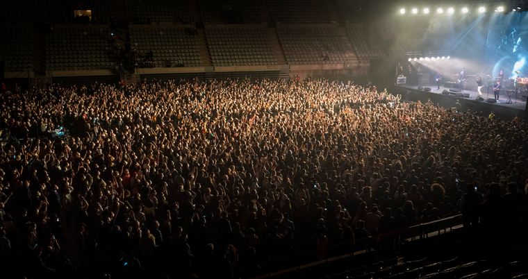 П'ять тисяч людей зібралися на концерт під час пандемії коронавірусу в Барселоні, 27 березня 2021 року