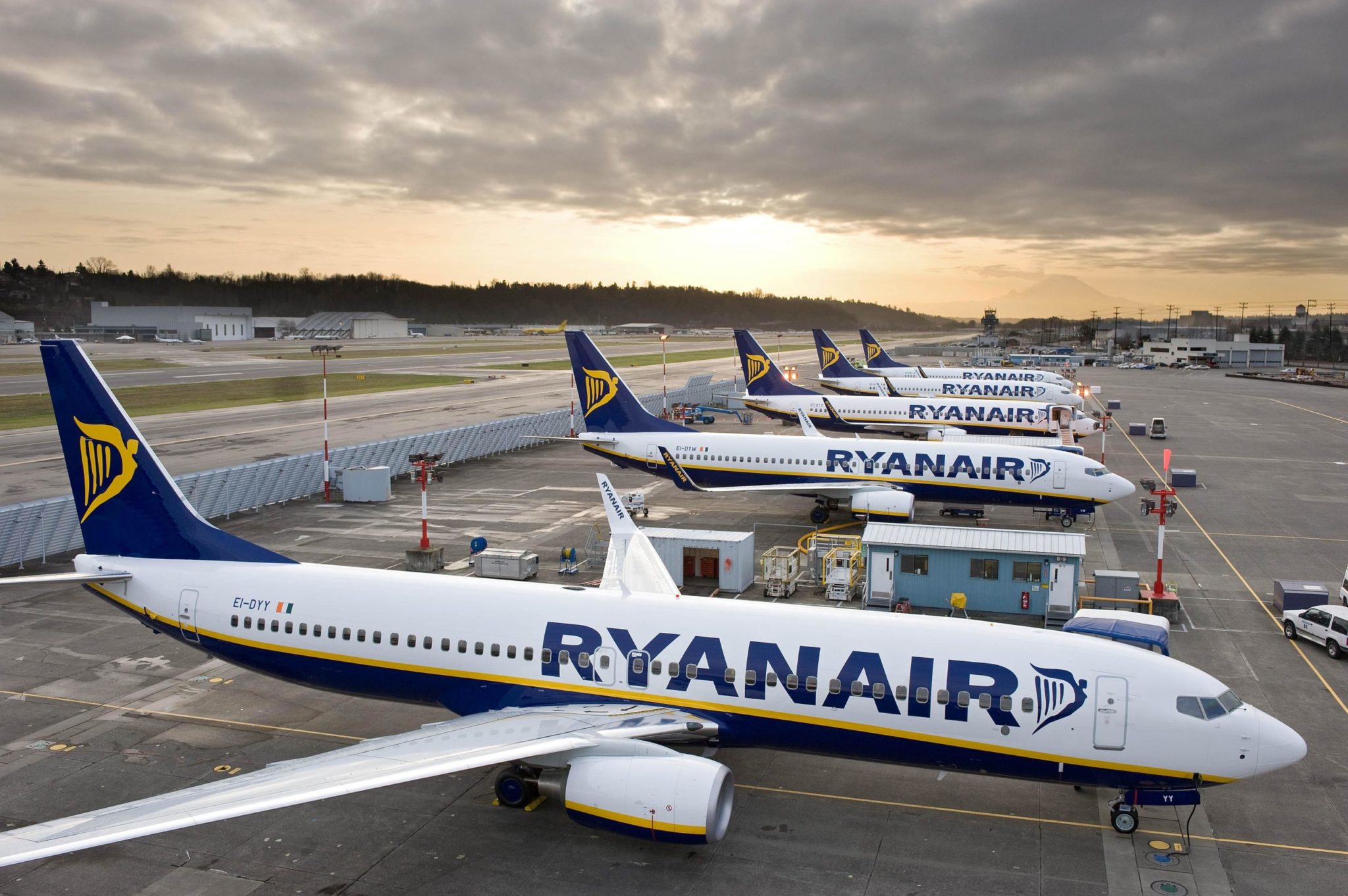 Пасажири Ryanair зможуть також безкоштовно змінювати бронювання у ...