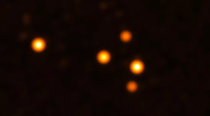 Вчені отримали чіткіші знімки центру Чумацького Шляху.