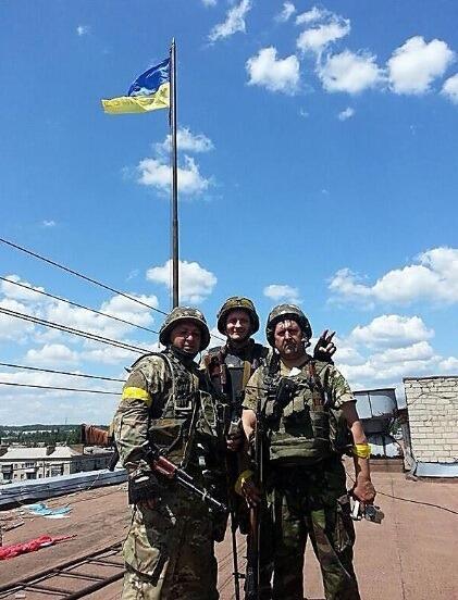 Український прапор майорить над міськрадою звільненого міста
