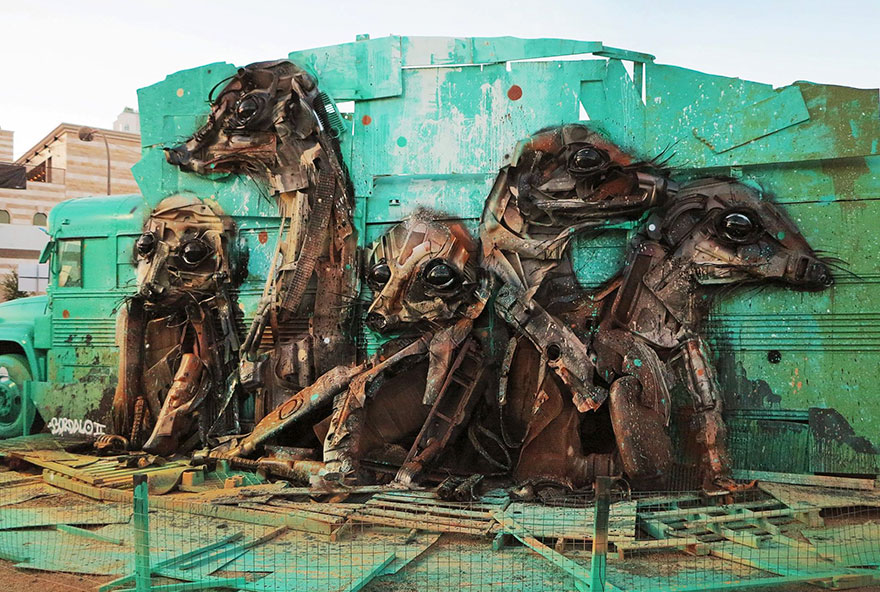Португалець перетворює купи сміття у круті скульптури тварин